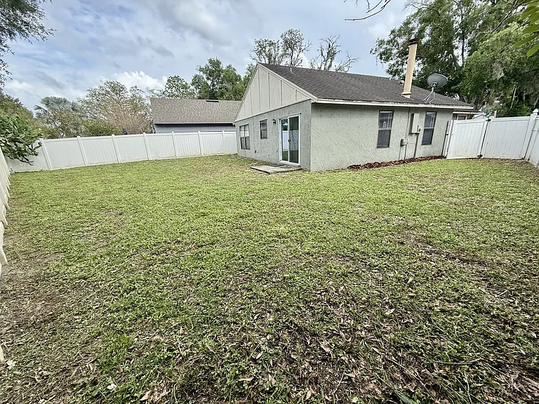 1303 Creekbottom Cir — Photo 32