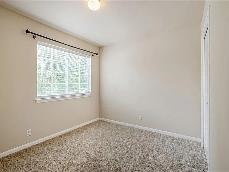 1709 Royal Ascot Dr — Photo 20