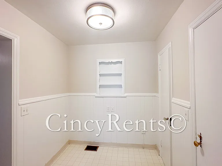 1118 Delta Ave #2 — Photo 9