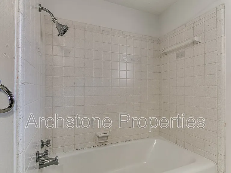 4508 NW 26th St — Photo 33