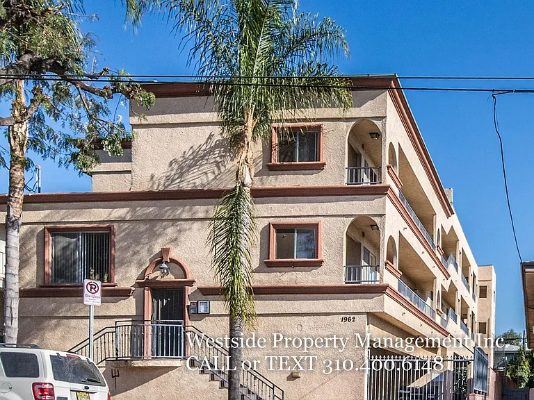 1962 N Beachwood Dr #201 — Photo 15