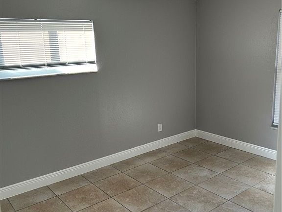 5th image of 4652 West Dr