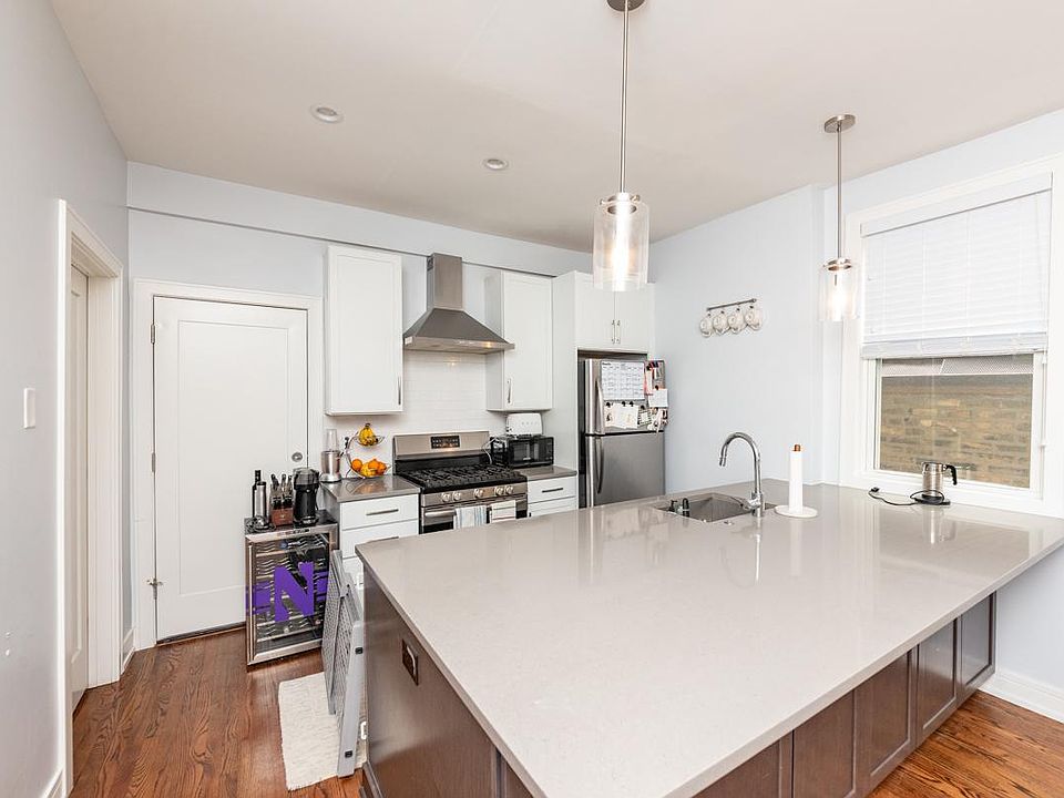 1st image of 2047 N Wolcott Ave #2F