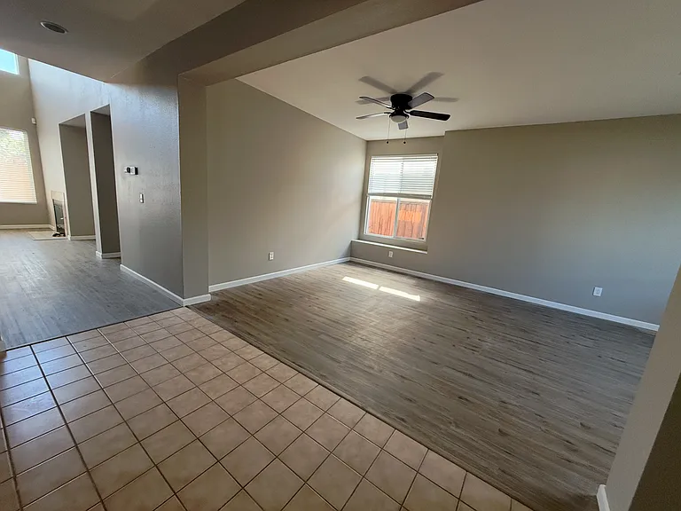 388 Burlington Dr — Photo 4