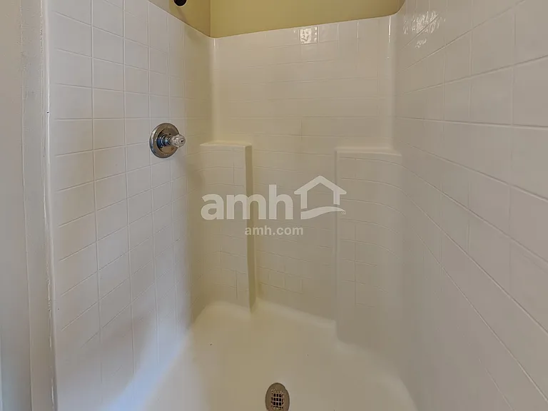 2056 Redwood Cir NE — Photo 9