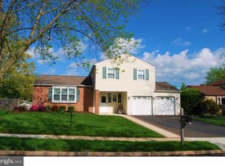 1284 Twin Streams Dr, Warminster, PA 18974