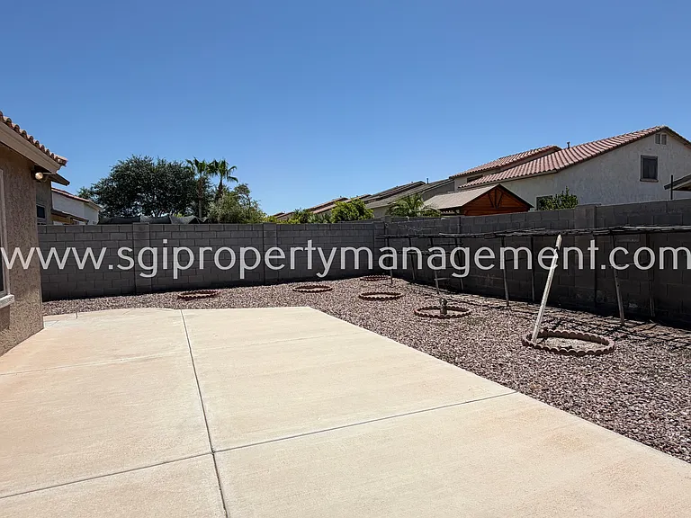 1243 E Walnut Rd — Photo 17