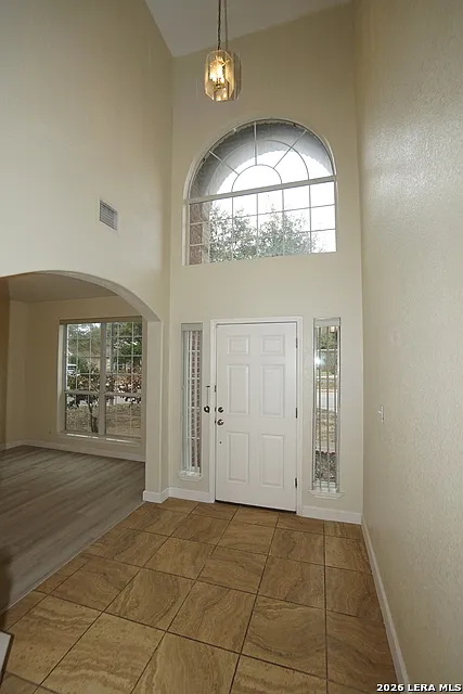 4 bed, 2.5 bath, 2653 sqft, $2,300 — Photo 2