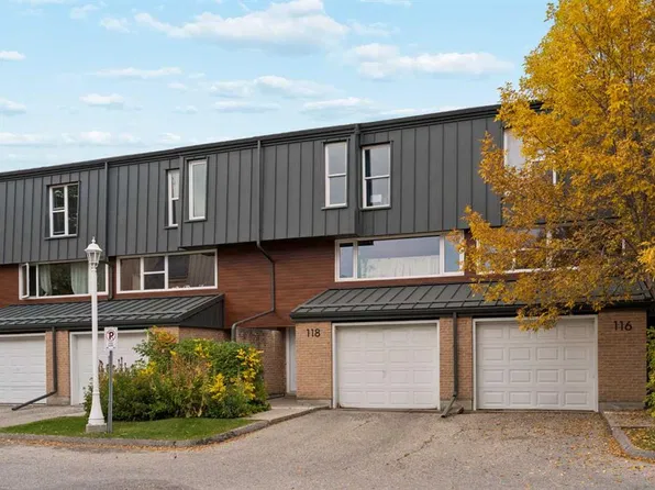 118 N Brae Glen Ln SW, Calgary, AB T2W 1B6
