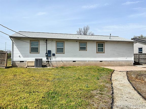 3rd image of 4961 S Lawton Ave