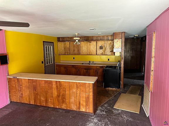 3rd image of 805 E Church St
