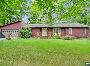 6 Dunham Rd, Hewitt, NJ 07421