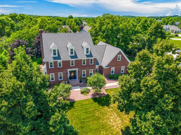 13085 West Woodfield LANE, New Berlin, WI 53151