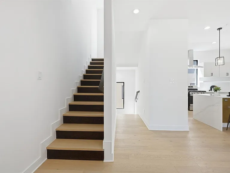 4635 Manett St #101 — Photo 17