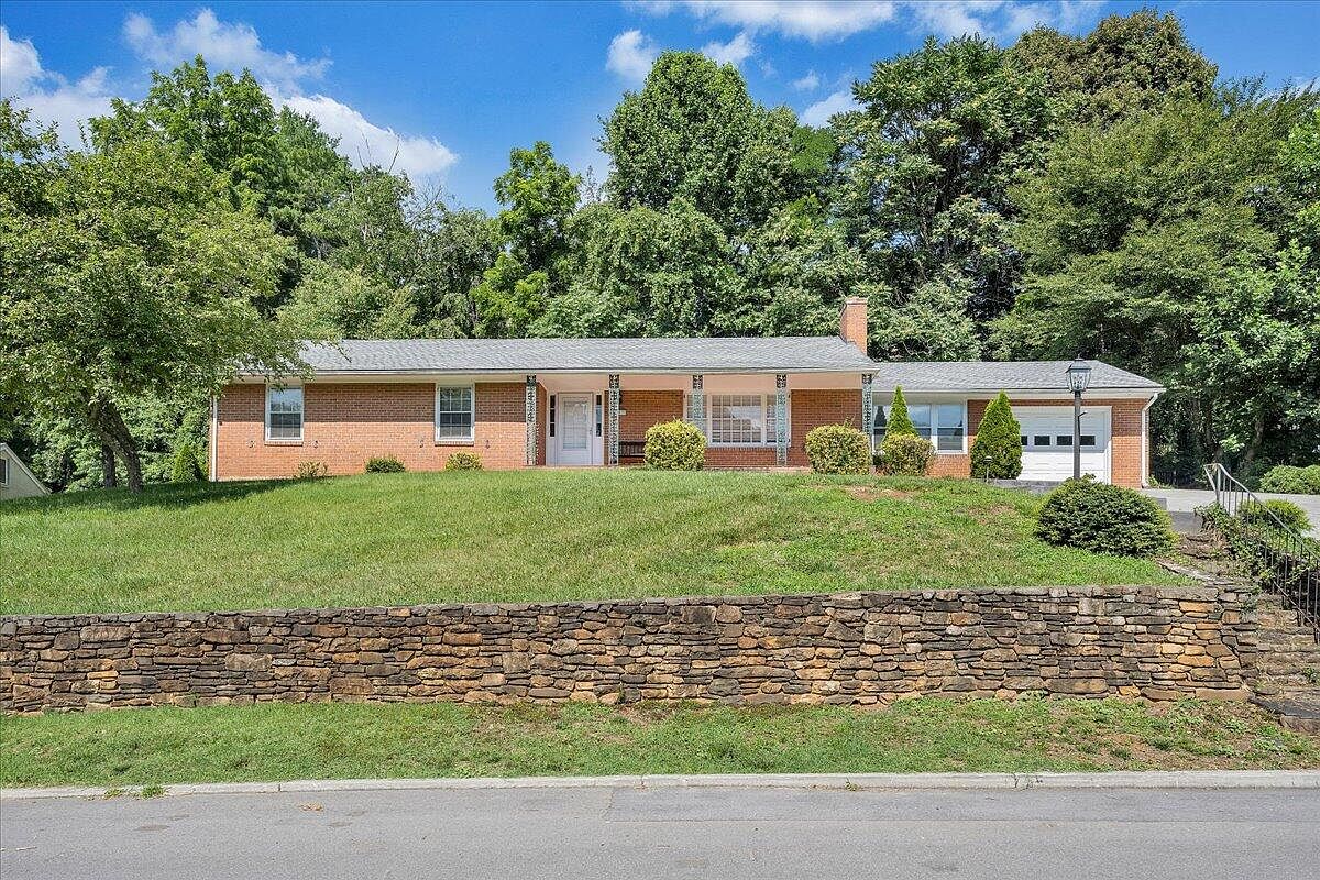 3579 Hartland Rd SW, Roanoke, VA 24015 | Zillow