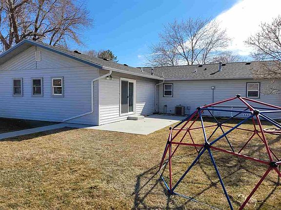 3rd image of 2107 E E St