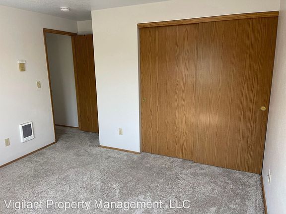 3rd image of 419 NE 160th Ave