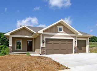 2231 NW Palisades Dr, Riverside, MO 64150