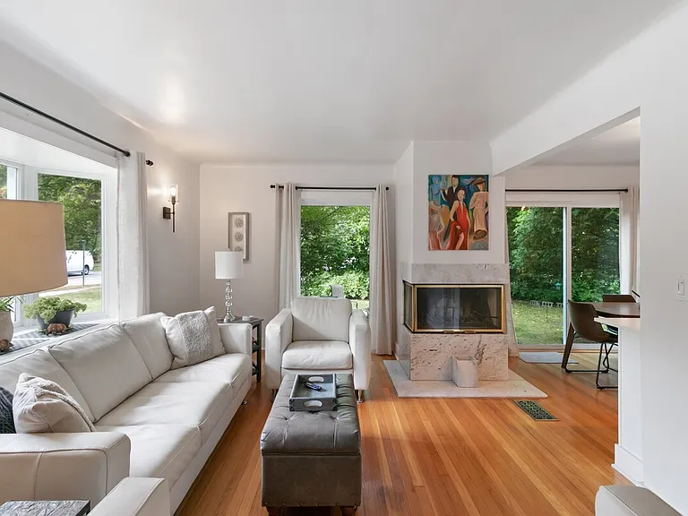 Colgate Street Oak Park Mi 48237 — Photo 4