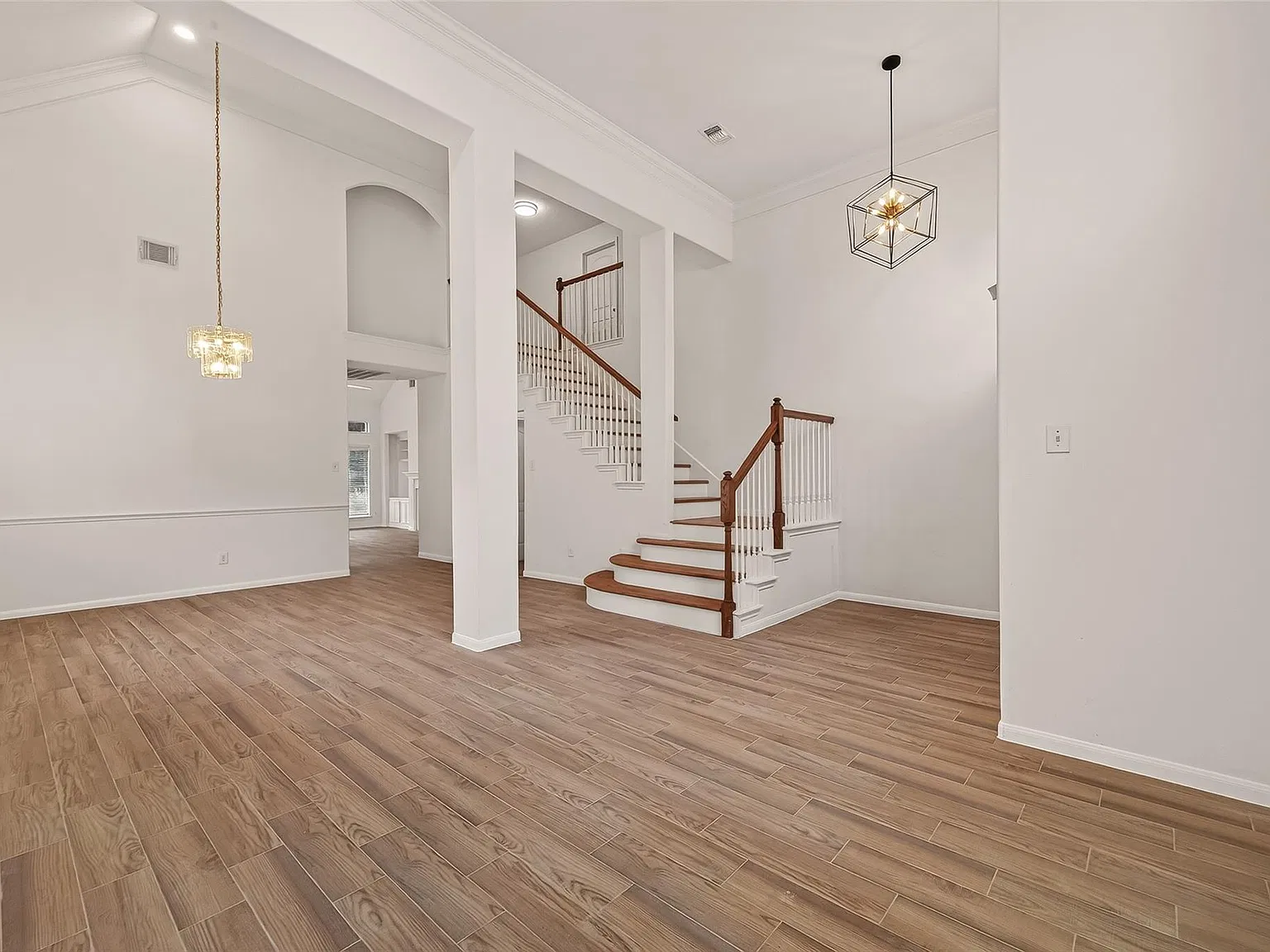 4 bed, 2.5 bath, 2460 sqft, $2,400 — Photo 4