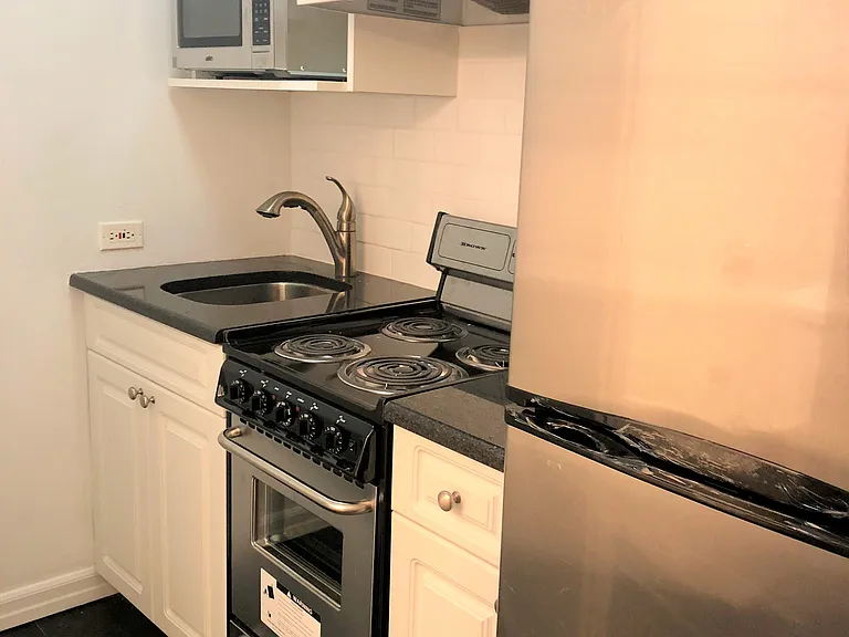 134 E 22nd St #601 — Photo 3
