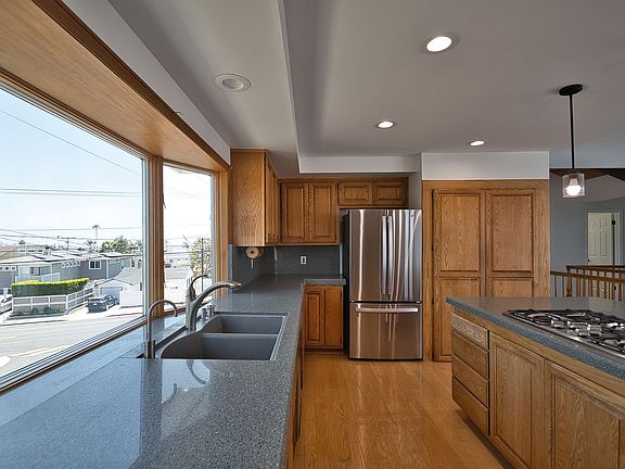 3rd image of 1111 14th St