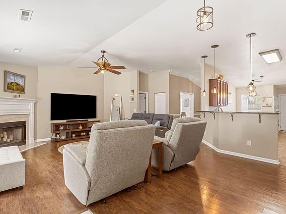 5th image of 315 Oakboro Ln