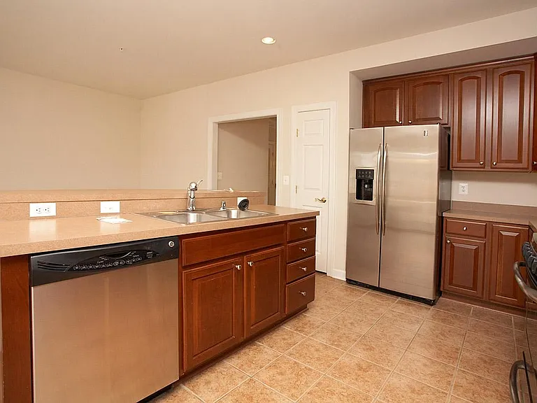 560 Odendhal Ave — Photo 12