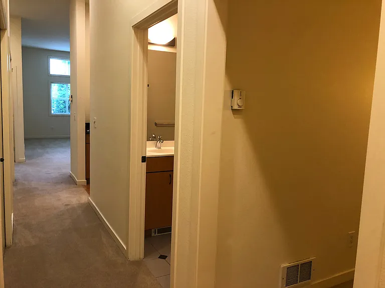 Newell Court Apartments, downtown Mercer Island — Photo 37