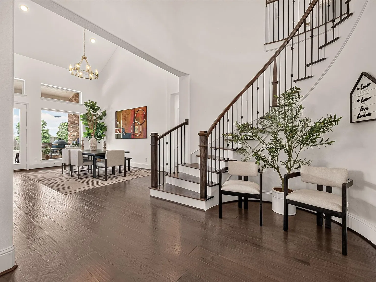 4 bed, 6.0 bath, 4428 sqft, $5,550 — Photo 3