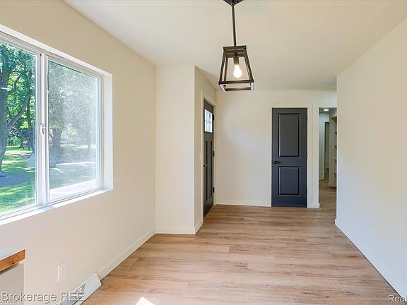 5th image of 1401 Hillside Dr