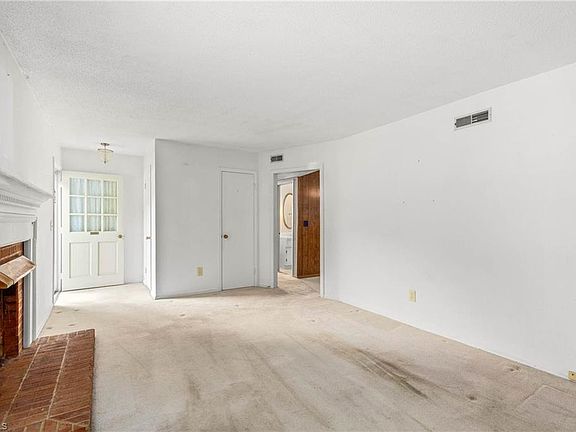 5th image of 808 Ernest Ct