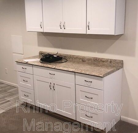 4th image of 1335 E Maplewood Dr #2