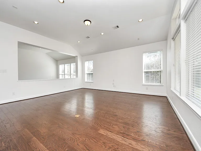 1947 Parnevik Pl — Photo 34