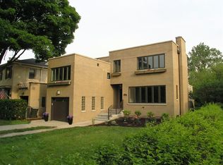 355 Blythe Rd, Riverside, IL 60546