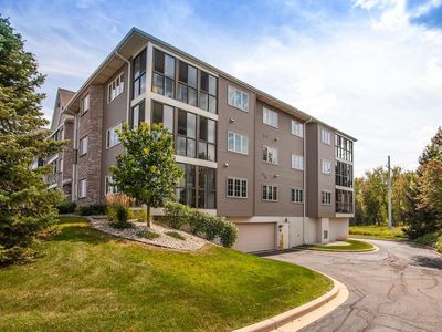 211 Oconomowoc PARKWAY, Oconomowoc, WI, 53066