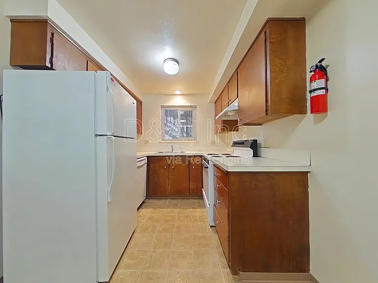 803 SW 8th St #7 — Photo 5