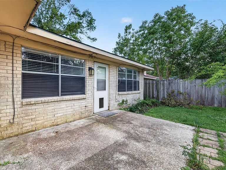 12818 Westella Dr — Photo 34