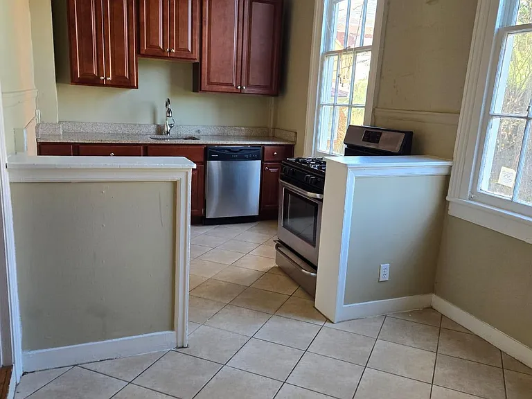 129 S Sycamore St #1 — Photo 6