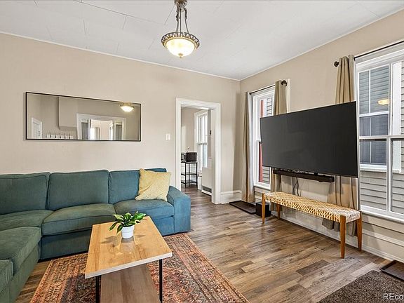 4th image of 136 W 6th Street