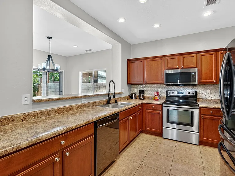 697 W Oak Tree Ln — Photo 14