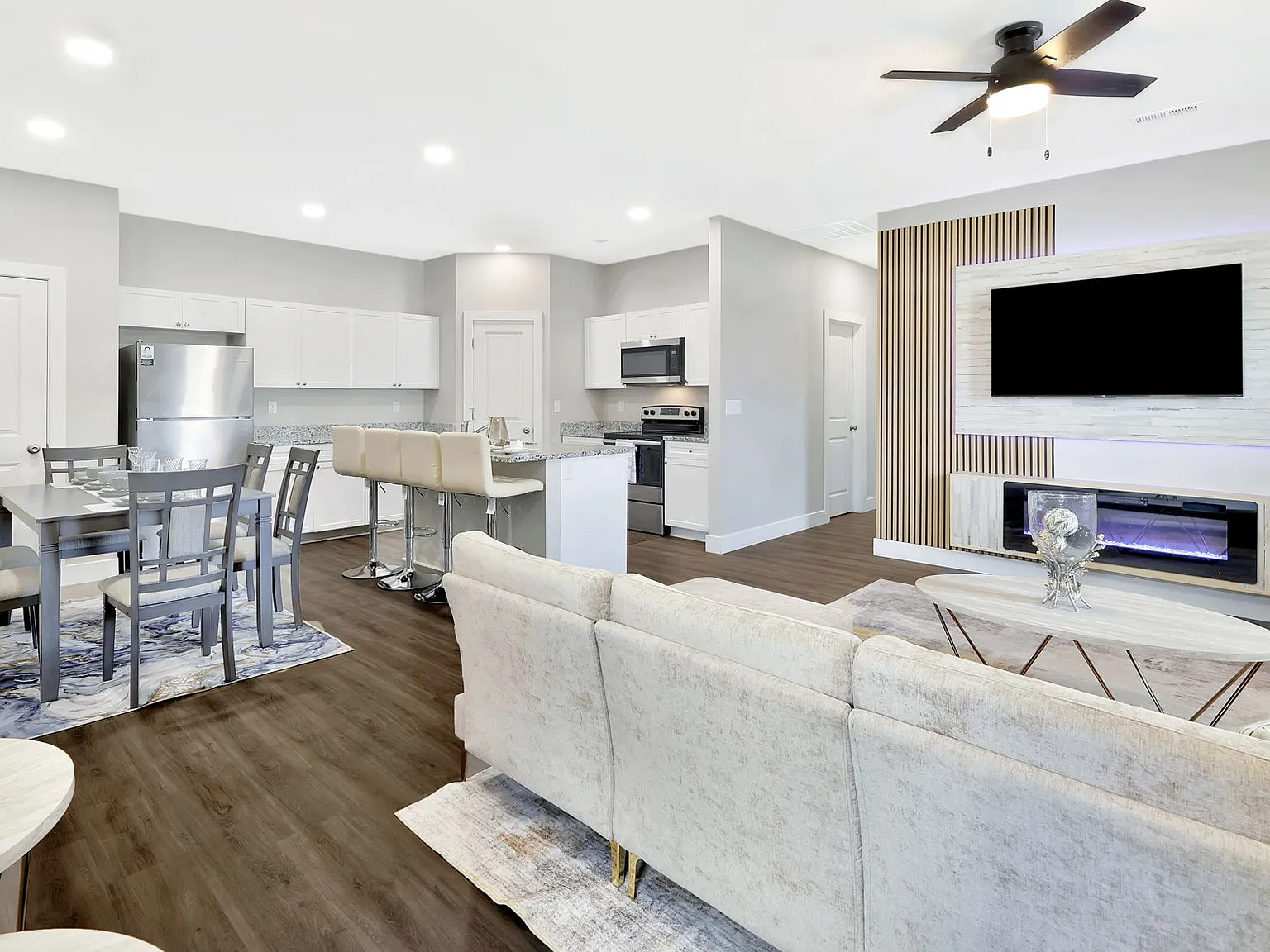 3 bed, $4,000 — Photo 1