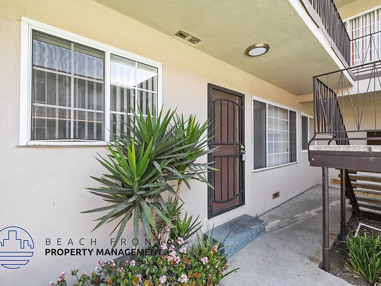 1822 W El Segundo Blvd — Photo 6