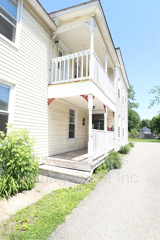 6 bed, 2.0 bath, 2200 sqft, $6,000 — Photo 1