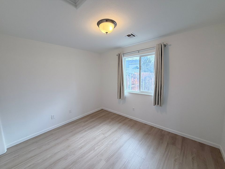 2nd image of 484 Ridge Ln