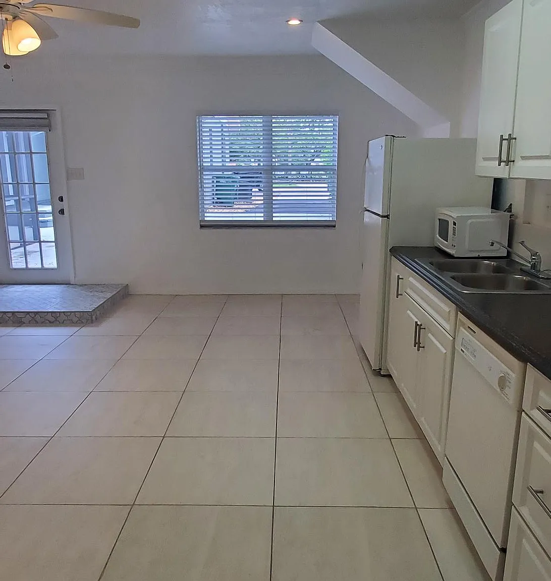 3911 W Morrison Ave — Photo 2