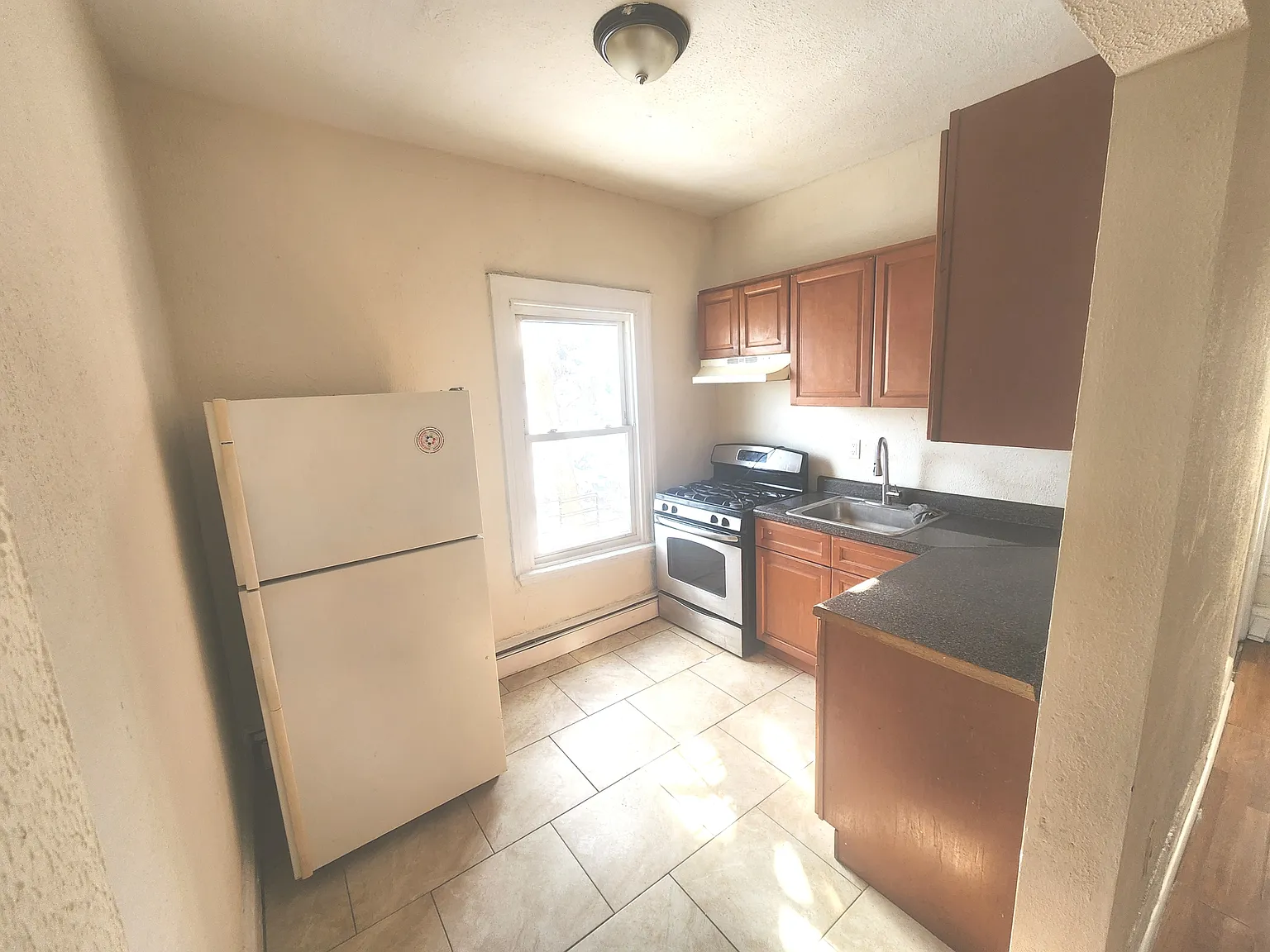 3 bed, $1,890 — Photo 2