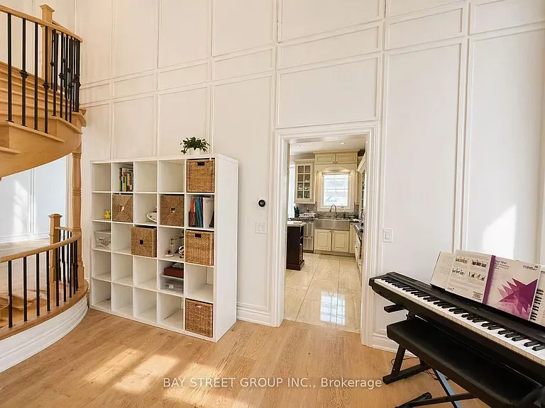 42 Fouracre Way #UPPER LEVEL — Photo 15
