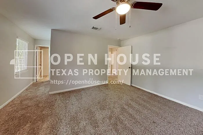 14922 Spring Lake Dr — Photo 10