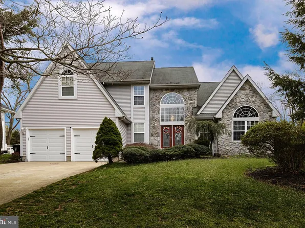 13 Lake Worth Dr, Berlin, NJ 08009